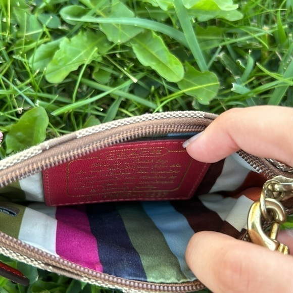 COACH signature brown Jacquard wristlet - Picture 5 of 8